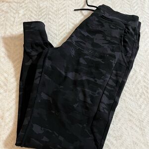 Alphalete men’s small  Black Camo Joggers